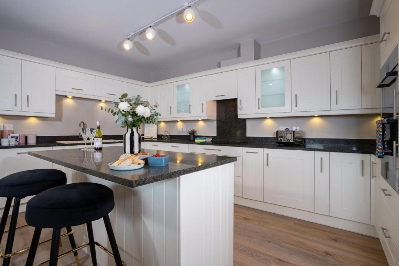 Brand New - Contemporary - 2 Bedroom - 2 Bathroom - Spacious Apartment - Lake Views Ambleside Buitenkant foto